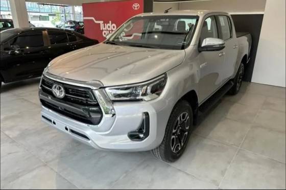 TOYOTA HILUX 2.8 D-4D TURBO DIESEL CD SRX 4X4 AUTOMÁTICO